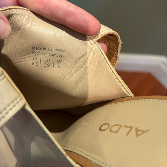 ALDO, nude coloured leather shoe with 4” block multicoloured heel. Size US 8.5 - Picture 7 of 8